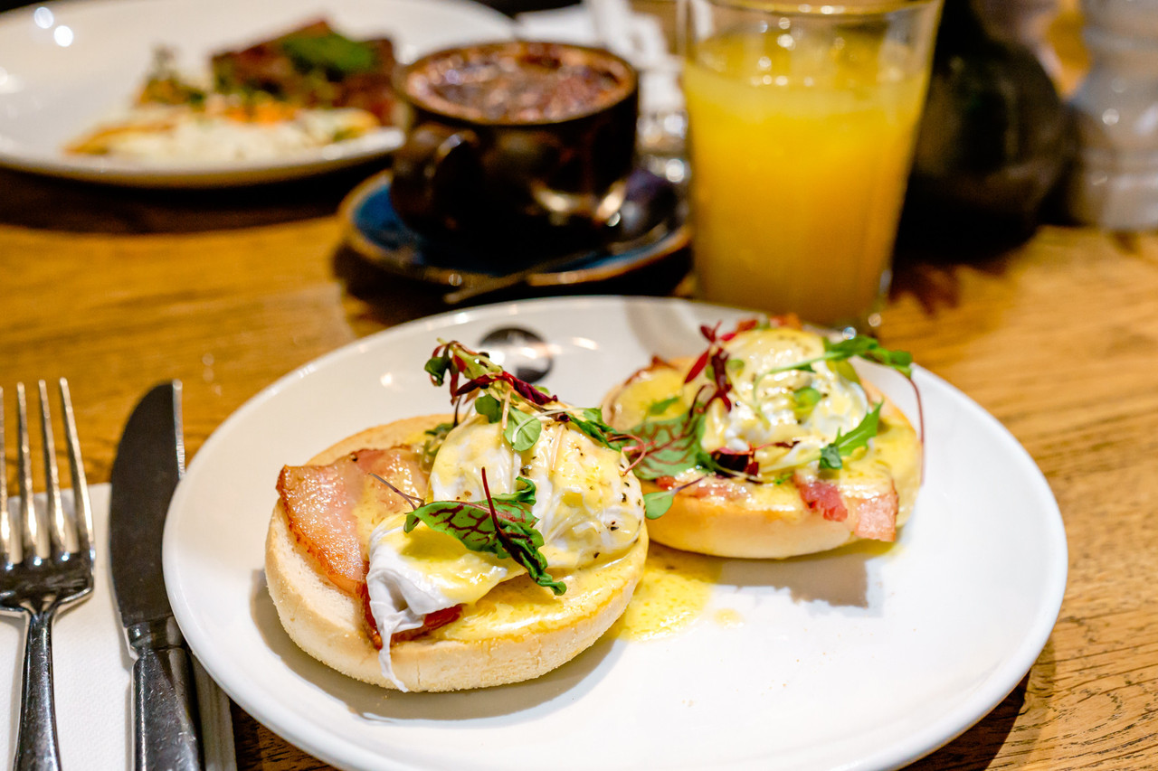 BREAKFAST AT THE WHITE HORSE